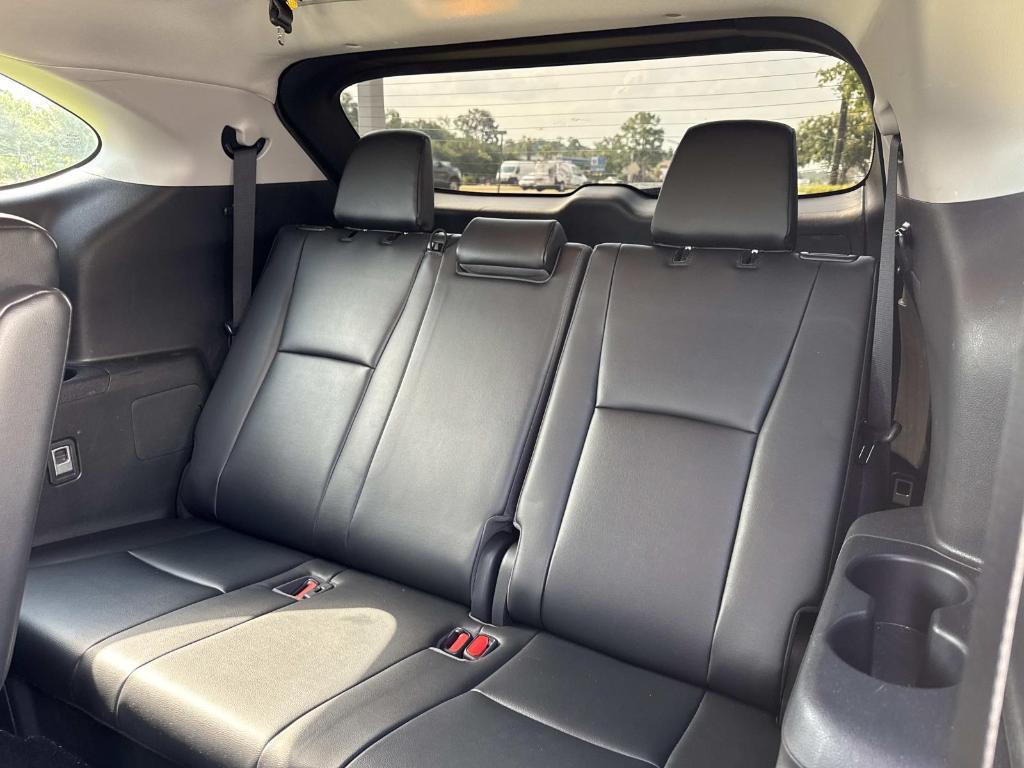 used 2022 Toyota Highlander car, priced at $35,277