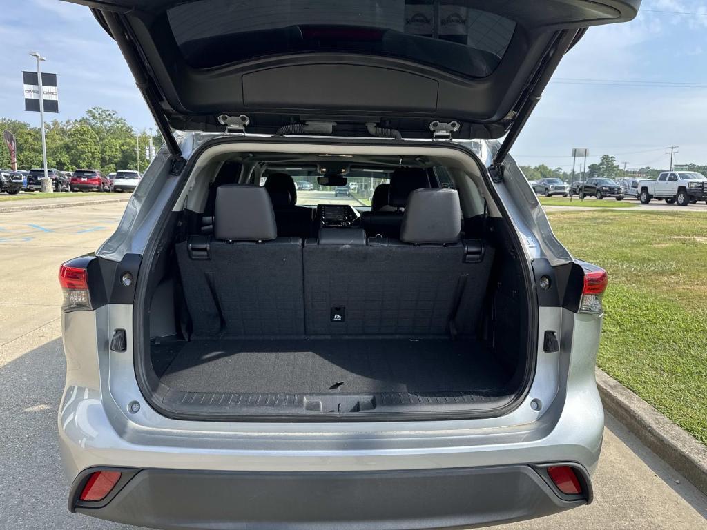 used 2022 Toyota Highlander car, priced at $35,277