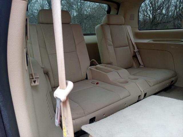 used 2007 Cadillac Escalade car, priced at $7,999