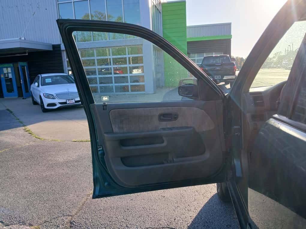 used 2002 Honda CR-V car, priced at $3,999
