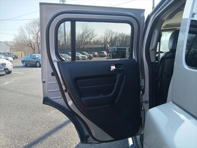 used 2006 Hummer H3 car, priced at $6,999