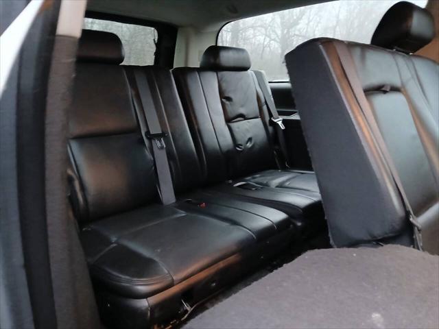 used 2009 Cadillac Escalade ESV car, priced at $7,999