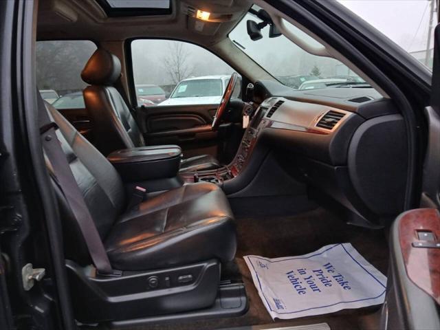 used 2009 Cadillac Escalade ESV car, priced at $7,999