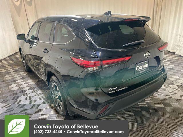 used 2022 Toyota Highlander car, priced at $31,800