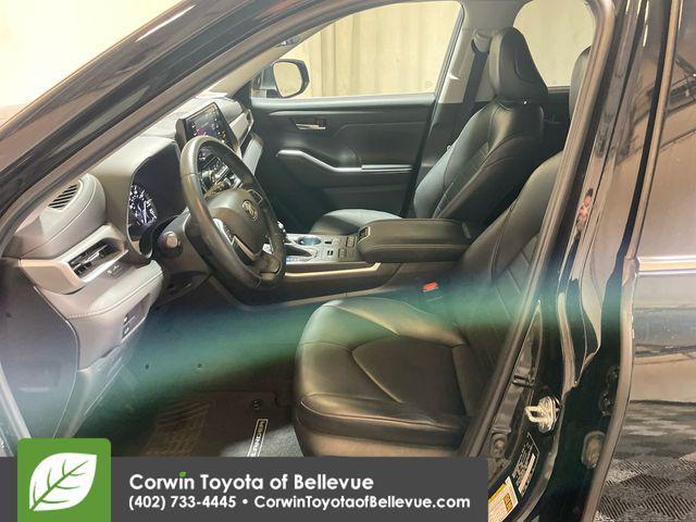 used 2022 Toyota Highlander car, priced at $31,800