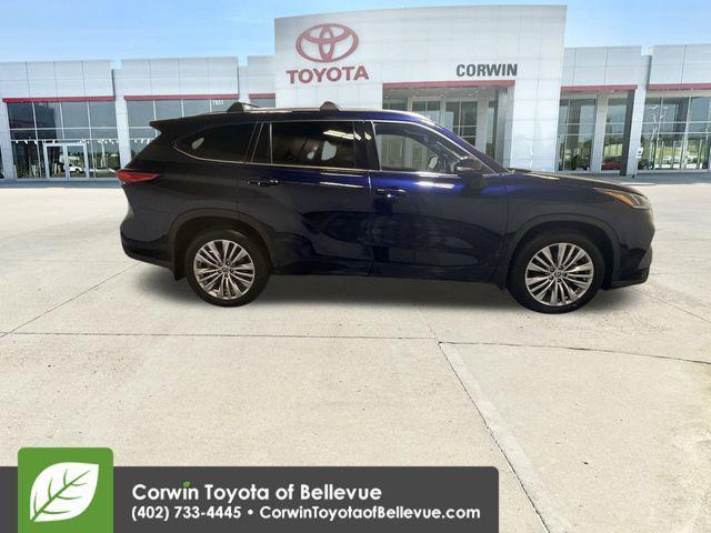 used 2022 Toyota Highlander car, priced at $44,000