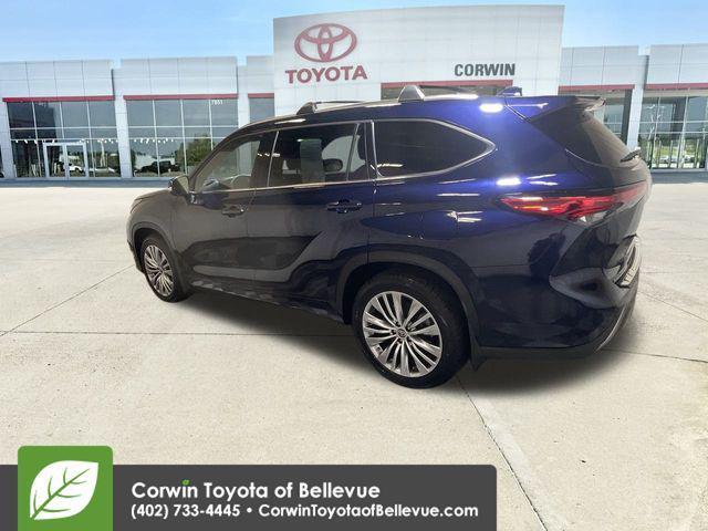 used 2022 Toyota Highlander car, priced at $44,000