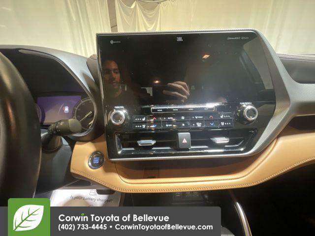 used 2022 Toyota Highlander car, priced at $44,000