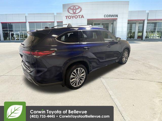 used 2022 Toyota Highlander car, priced at $44,000