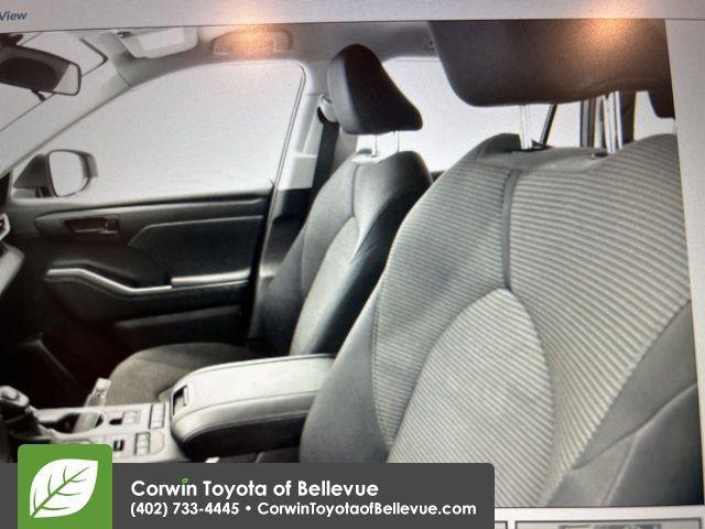 used 2022 Toyota Highlander car, priced at $34,300