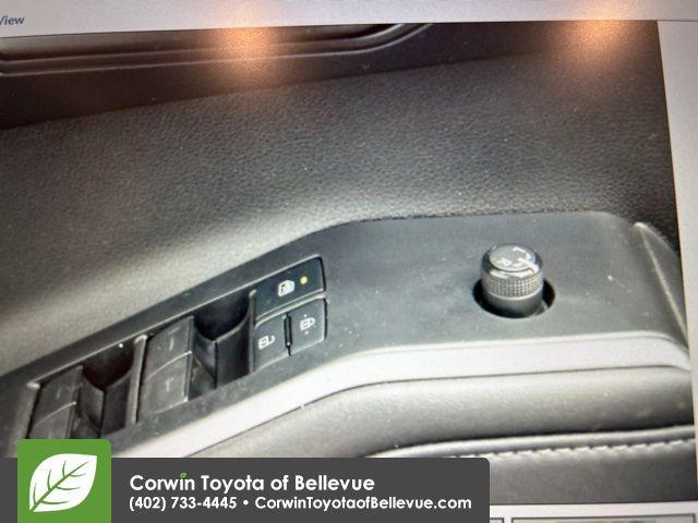 used 2022 Toyota Highlander car, priced at $34,300
