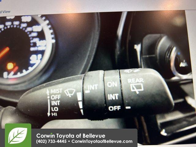 used 2022 Toyota Highlander car, priced at $34,300