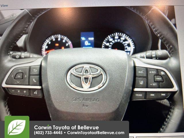 used 2022 Toyota Highlander car, priced at $34,300