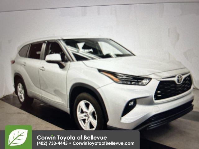used 2022 Toyota Highlander car, priced at $34,300