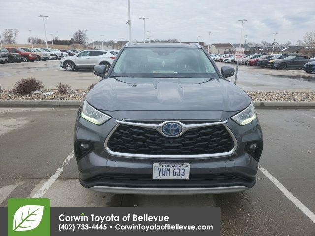 used 2020 Toyota Highlander Hybrid car, priced at $40,000