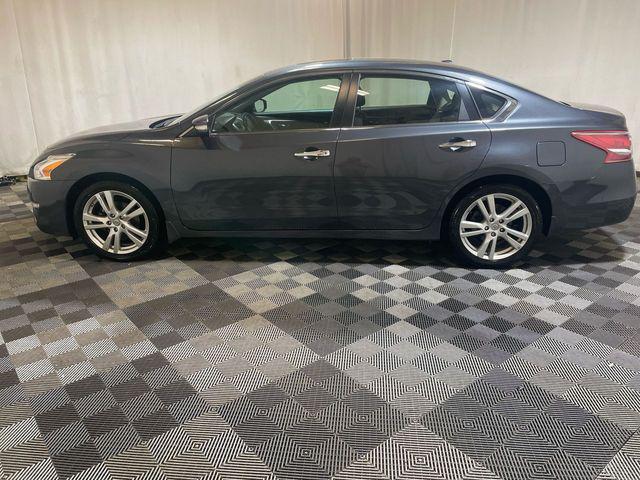 used 2013 Nissan Altima car, priced at $11,000