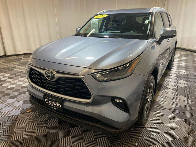 used 2023 Toyota Highlander car, priced at $38,500