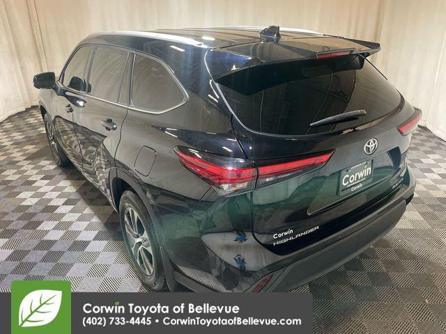 used 2022 Toyota Highlander car, priced at $39,000