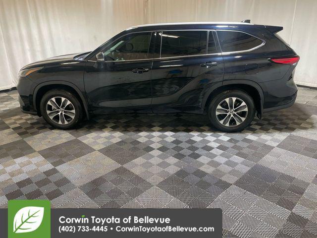 used 2022 Toyota Highlander car, priced at $39,000