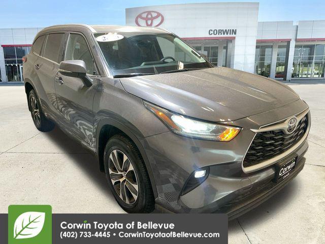 used 2025 Toyota Highlander car, priced at $45,850