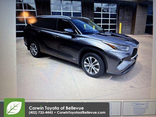 used 2022 Toyota Highlander Hybrid car, priced at $35,500