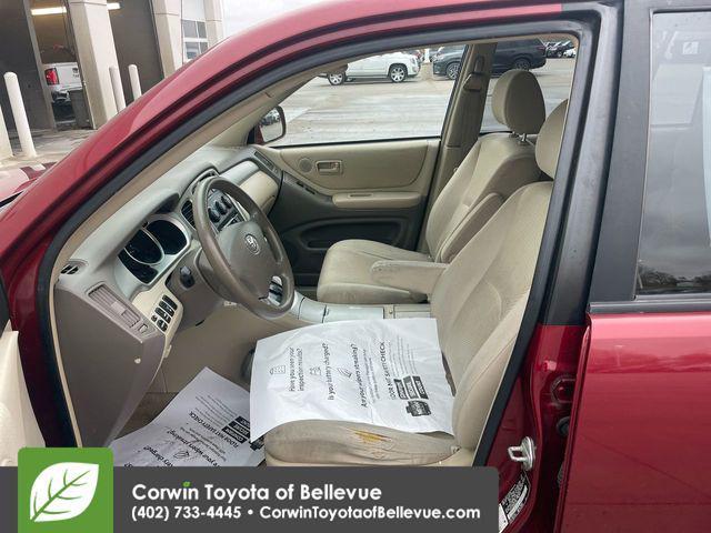 used 2004 Toyota Highlander car, priced at $6,000