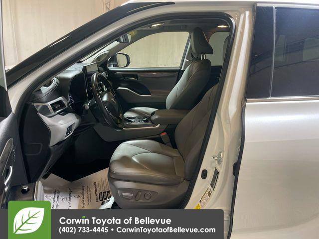 used 2022 Toyota Highlander car, priced at $36,500