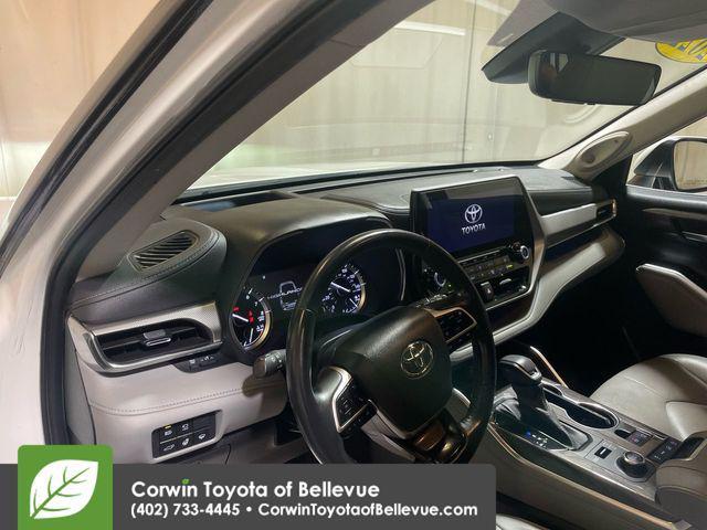 used 2022 Toyota Highlander car, priced at $36,500