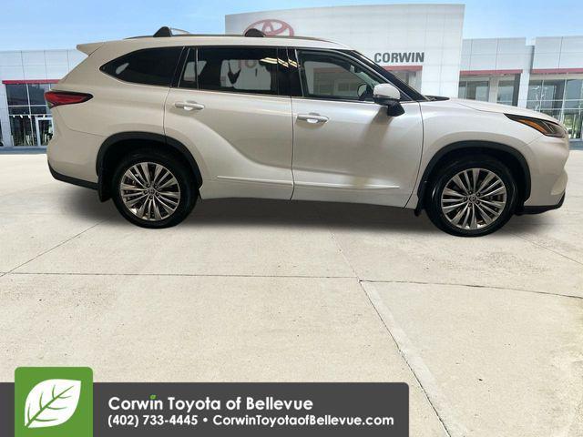 used 2022 Toyota Highlander car, priced at $36,500