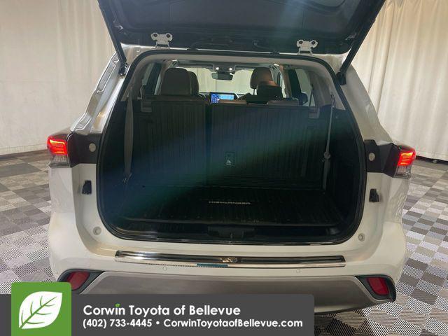 used 2022 Toyota Highlander car, priced at $36,500