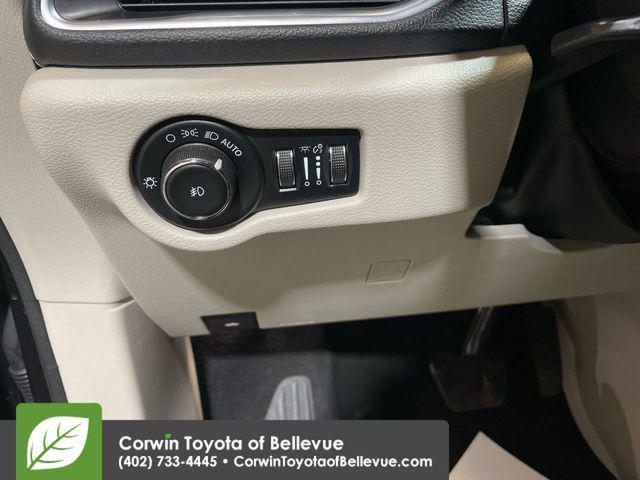 used 2023 Chrysler Pacifica car, priced at $28,000
