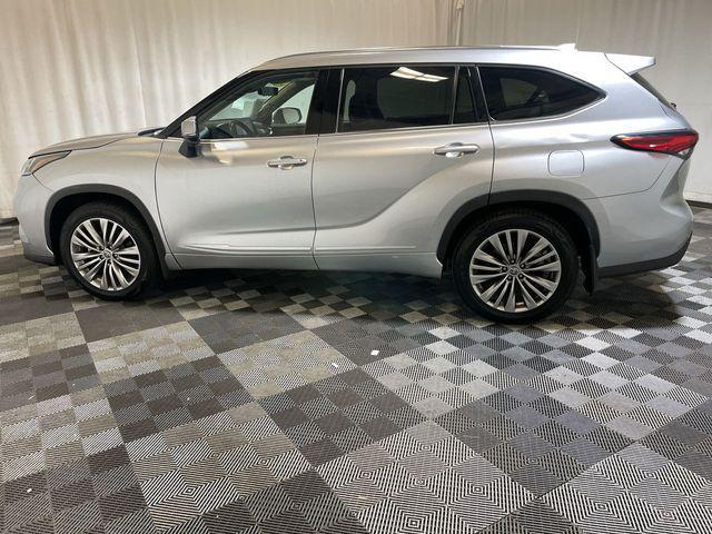 used 2022 Toyota Highlander car, priced at $38,800