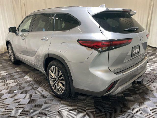 used 2022 Toyota Highlander car, priced at $38,800