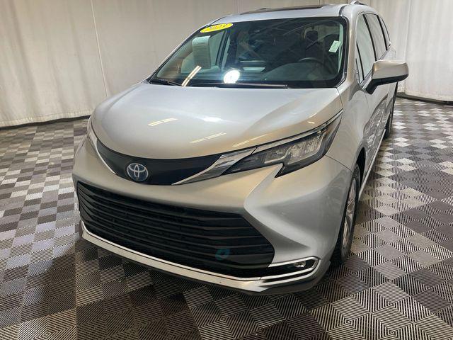 used 2023 Toyota Sienna car, priced at $39,500