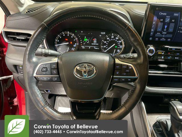 used 2021 Toyota Highlander car, priced at $38,000