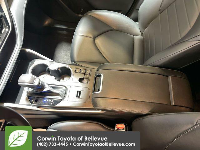 used 2024 Toyota Highlander car, priced at $41,300