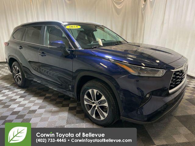 used 2024 Toyota Highlander car, priced at $41,300