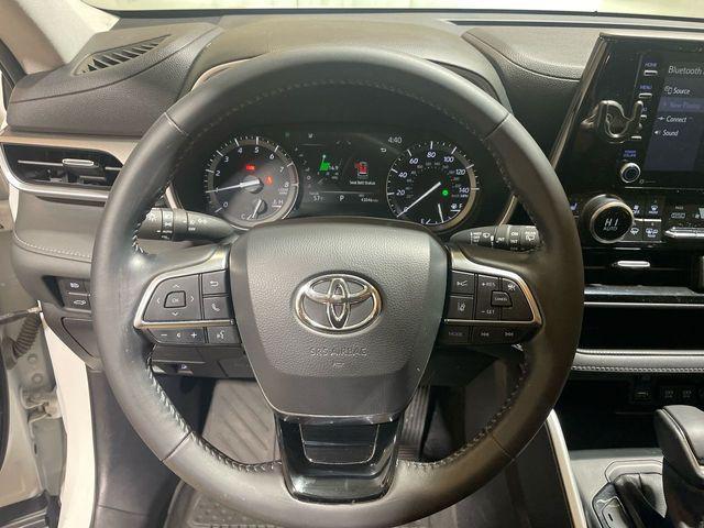 used 2021 Toyota Highlander car, priced at $35,500