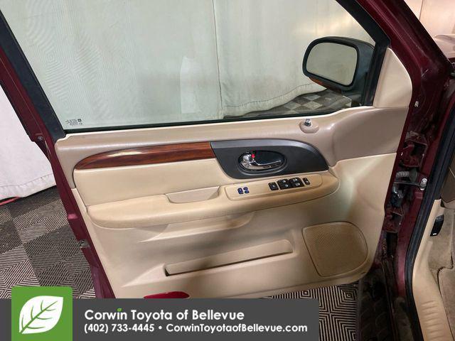 used 2004 GMC Envoy car, priced at $5,750