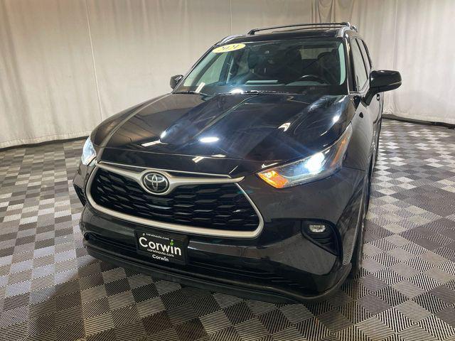 used 2021 Toyota Highlander car, priced at $31,500