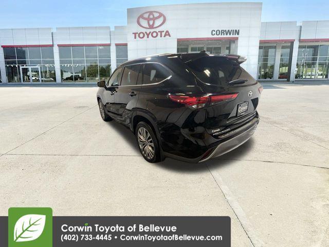 used 2021 Toyota Highlander car, priced at $38,500