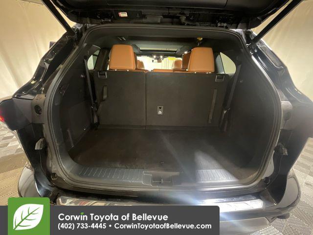 used 2021 Toyota Highlander car, priced at $38,500