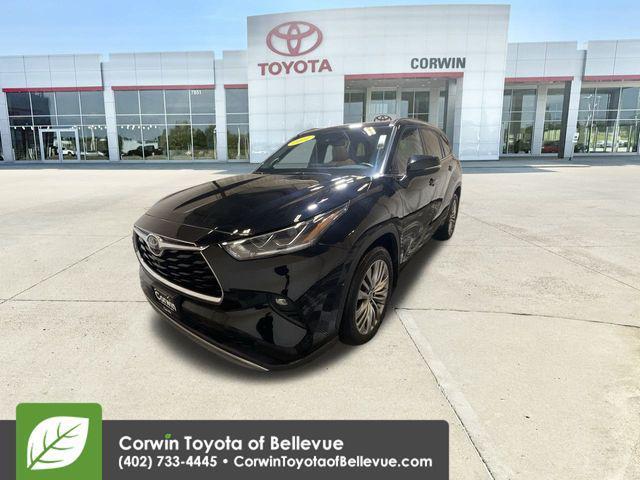 used 2021 Toyota Highlander car, priced at $38,500
