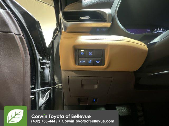 used 2021 Toyota Highlander car, priced at $38,500