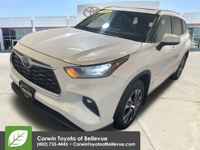 used 2021 Toyota Highlander car, priced at $31,900