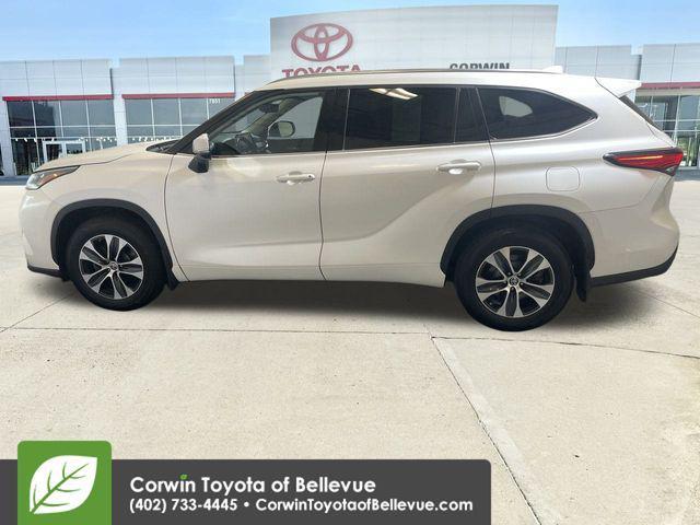 used 2021 Toyota Highlander car, priced at $31,900