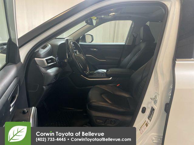 used 2021 Toyota Highlander car, priced at $31,900