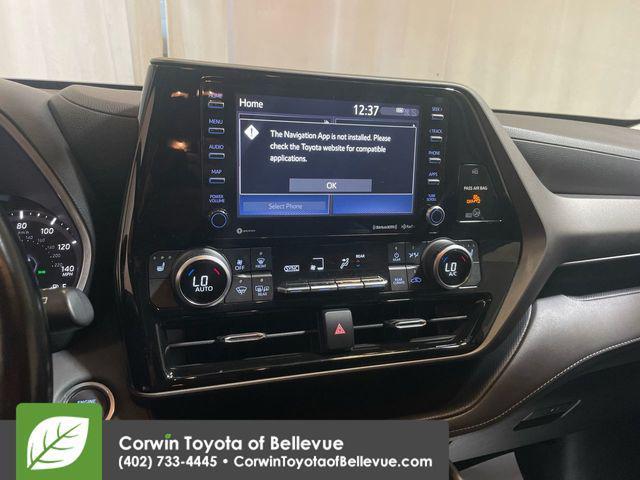 used 2021 Toyota Highlander car, priced at $31,900