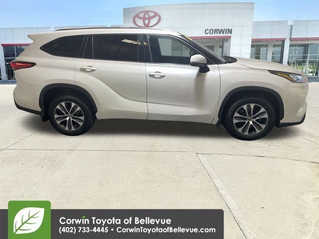 used 2021 Toyota Highlander car, priced at $31,900