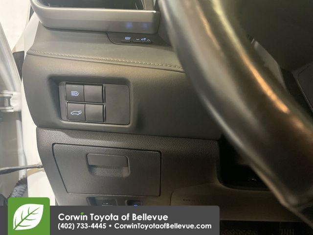 used 2021 Toyota Highlander car, priced at $31,900